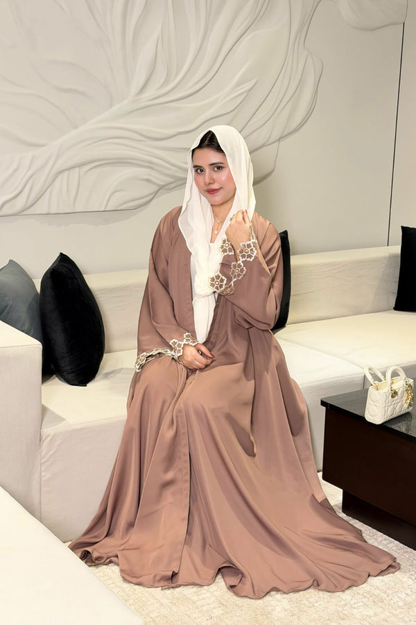 Pista Embroidered Abaya
