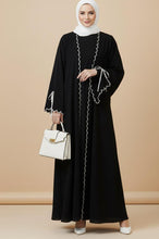 classic black white scalloped piping