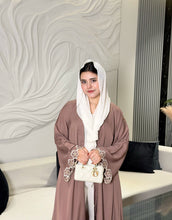 Pista Embroidered Abaya