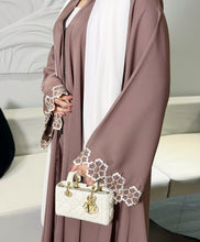 Pista Embroidered Abaya