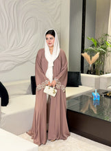 Pista Embroidered Abaya