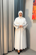 Leaf sleeves Embroidery abaya-white