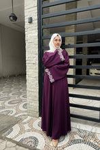 Pista Embroidered Abaya