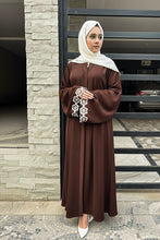 Pista Embroidered Abaya