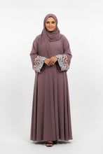 women geometric embroidery abaya