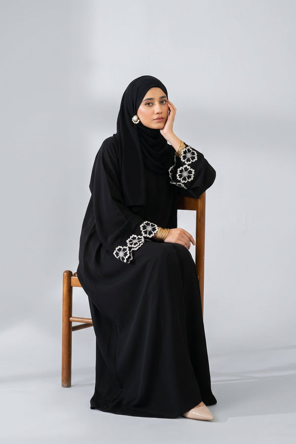 Pista Embroidered Abaya