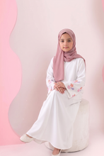 Seashell embroidery abaya