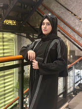 Black Zoom Nida White Piping with Stone-154