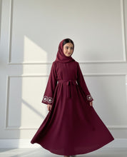 Mini Bloom Embroidered Abaya – Maroon