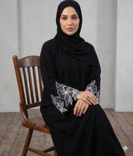 Petal Outline Abaya