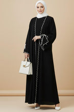 classic black white scalloped piping