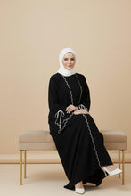 classic black white scalloped piping